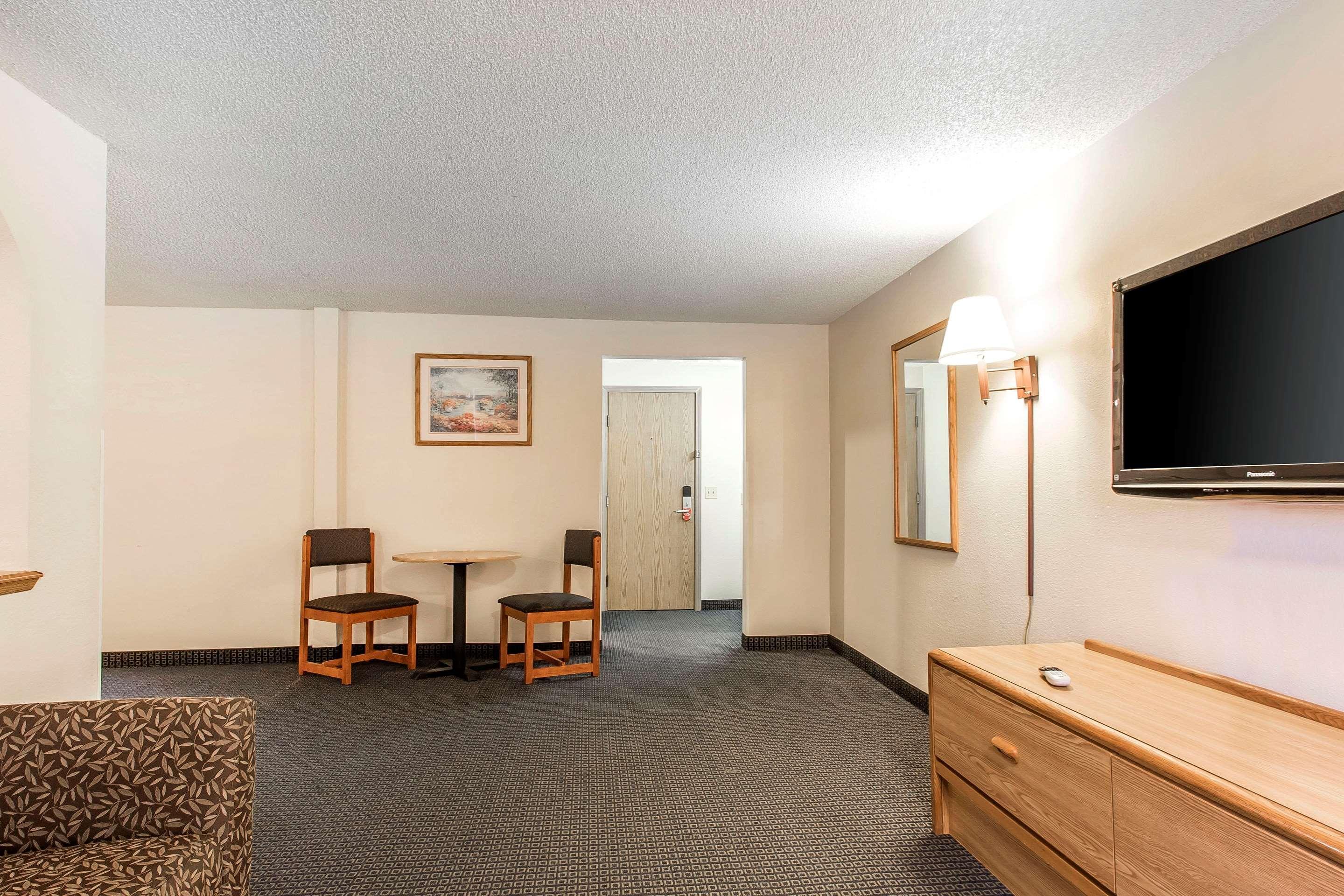 Brentwood Inn קלינטון מראה חיצוני תמונה